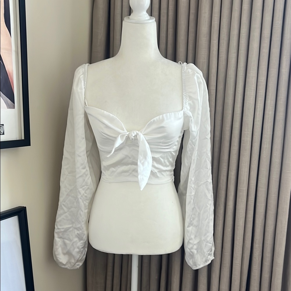 PrettyLittleThing White Crop Tie Front Blouse